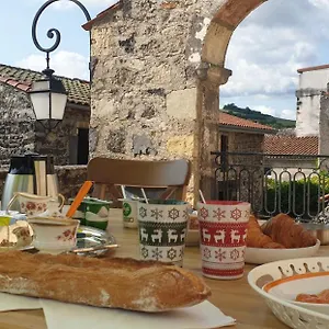 La Tour Noble Couette-café